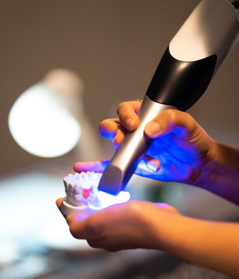 Imagine cu un echipament digital de amprentare dentara